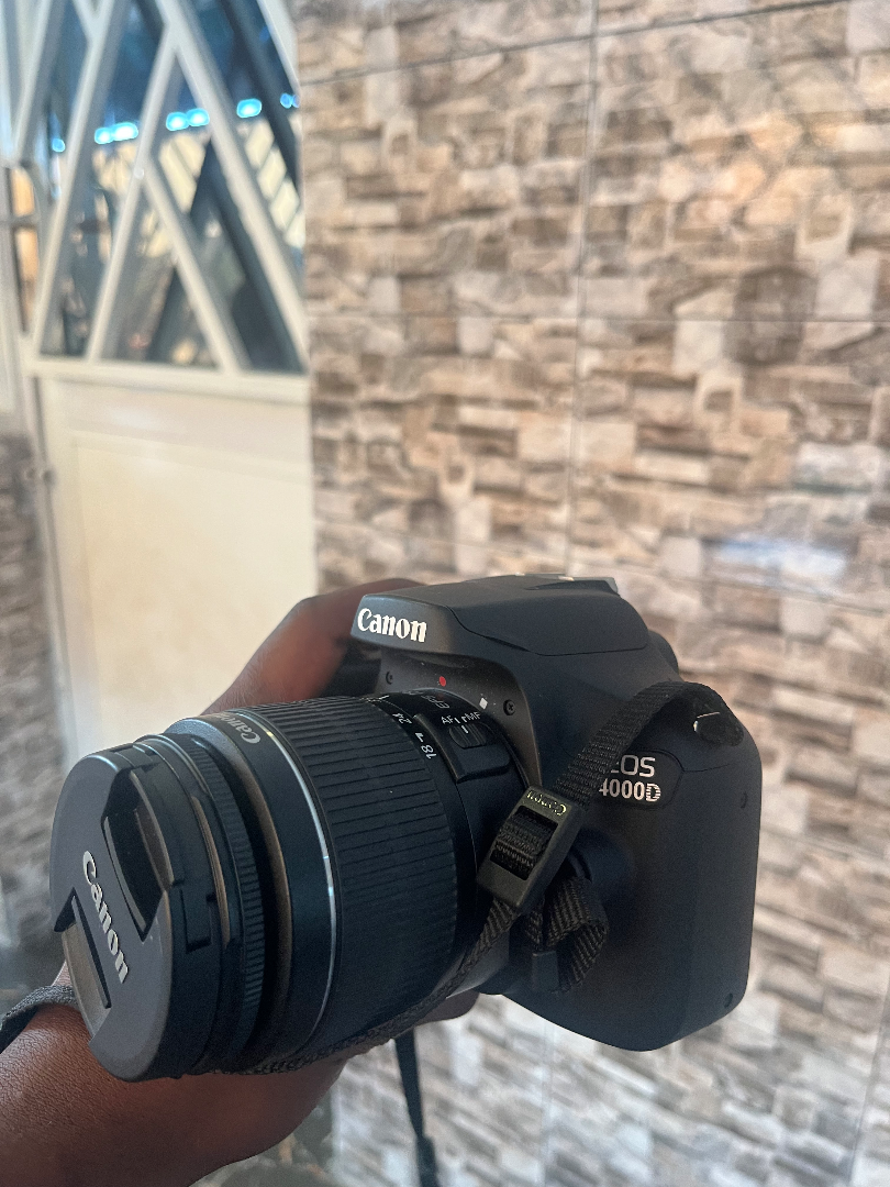 Canon eos4000D