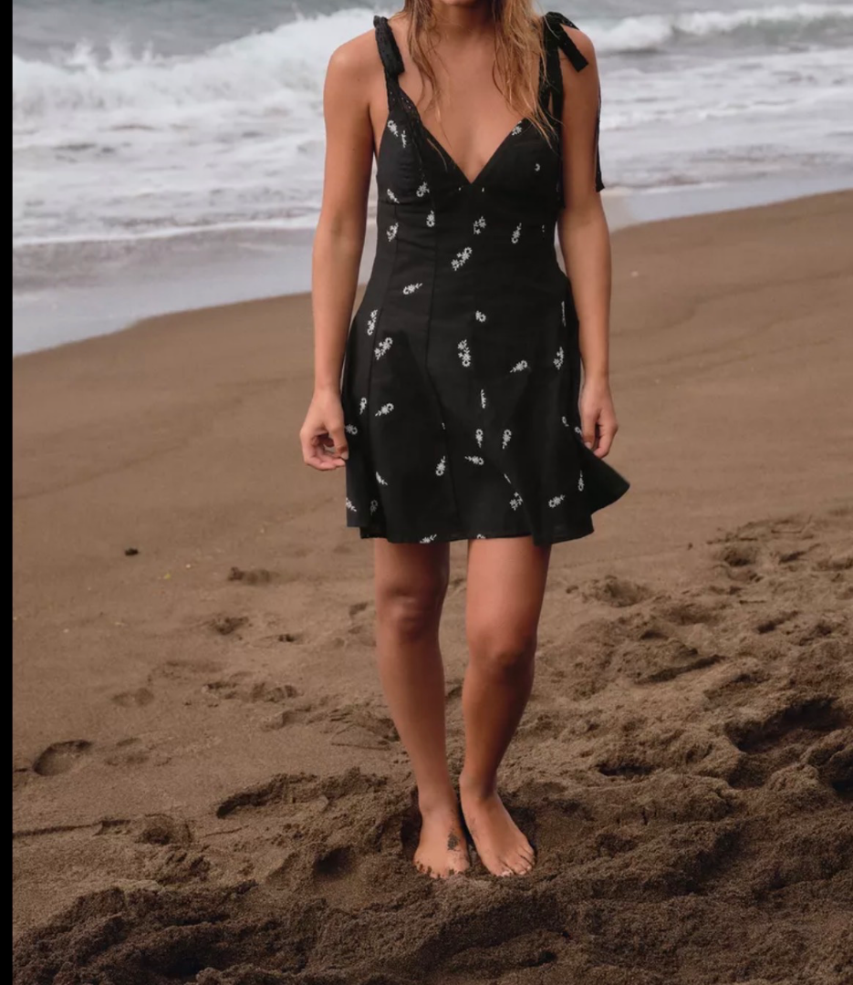 ROBE COURTE FLEURS BRODÉES