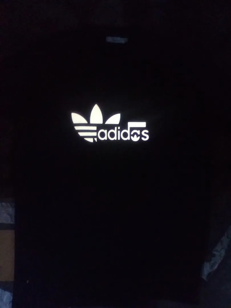 T-shirt Adidas original – Neuf / Très bon état 🔥
