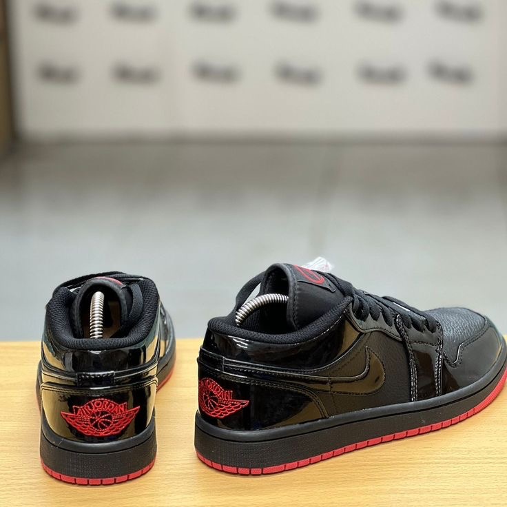 Jordan 1 low bred