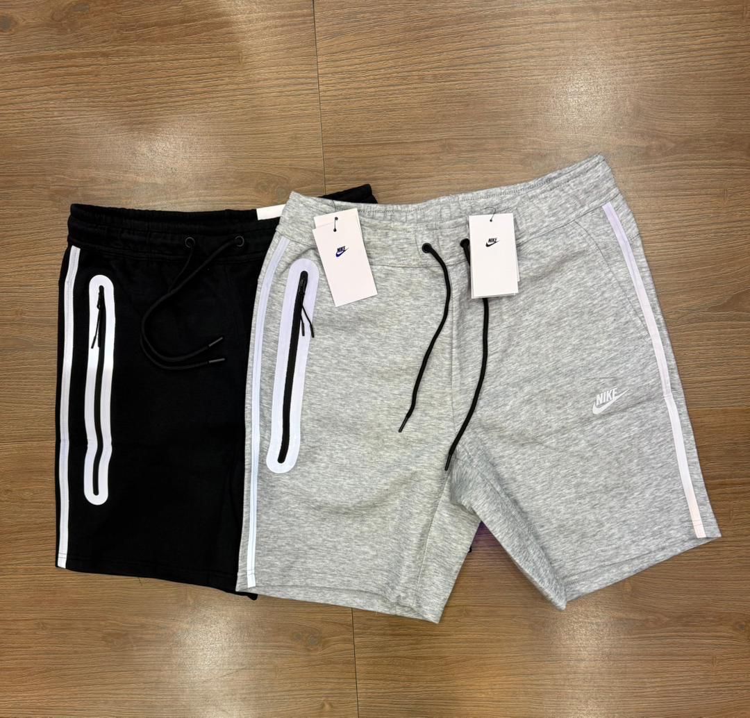 Short Nike tech
