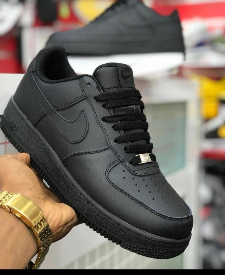 NIKE Noir